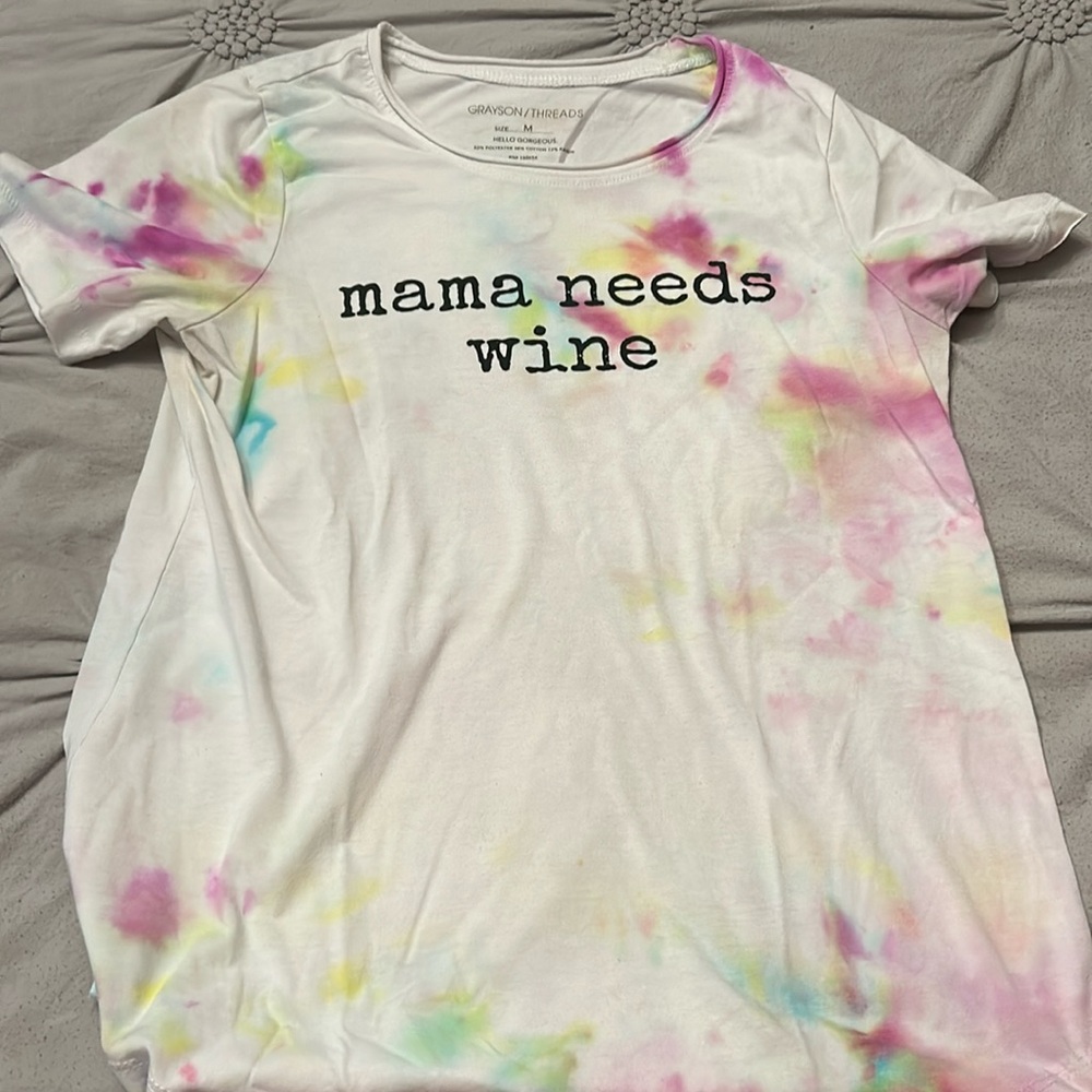 Mama needs wine tee